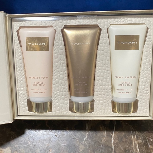 Tahari Textured Cream Gift Box - Picture 2 of 3